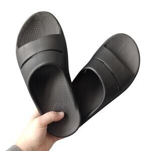 OOFOS Men's/ Women's OOAHH Slide Sandal- Black Mens 7 Womens 9 EU 40